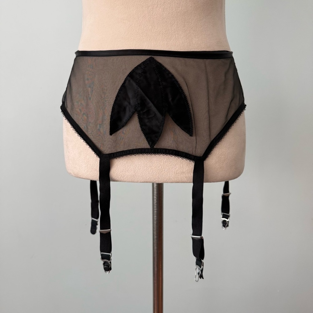 🖤 Vintage Olga Sheer Garter Belt Black Nylon 60s Fig Applique USA Size 28